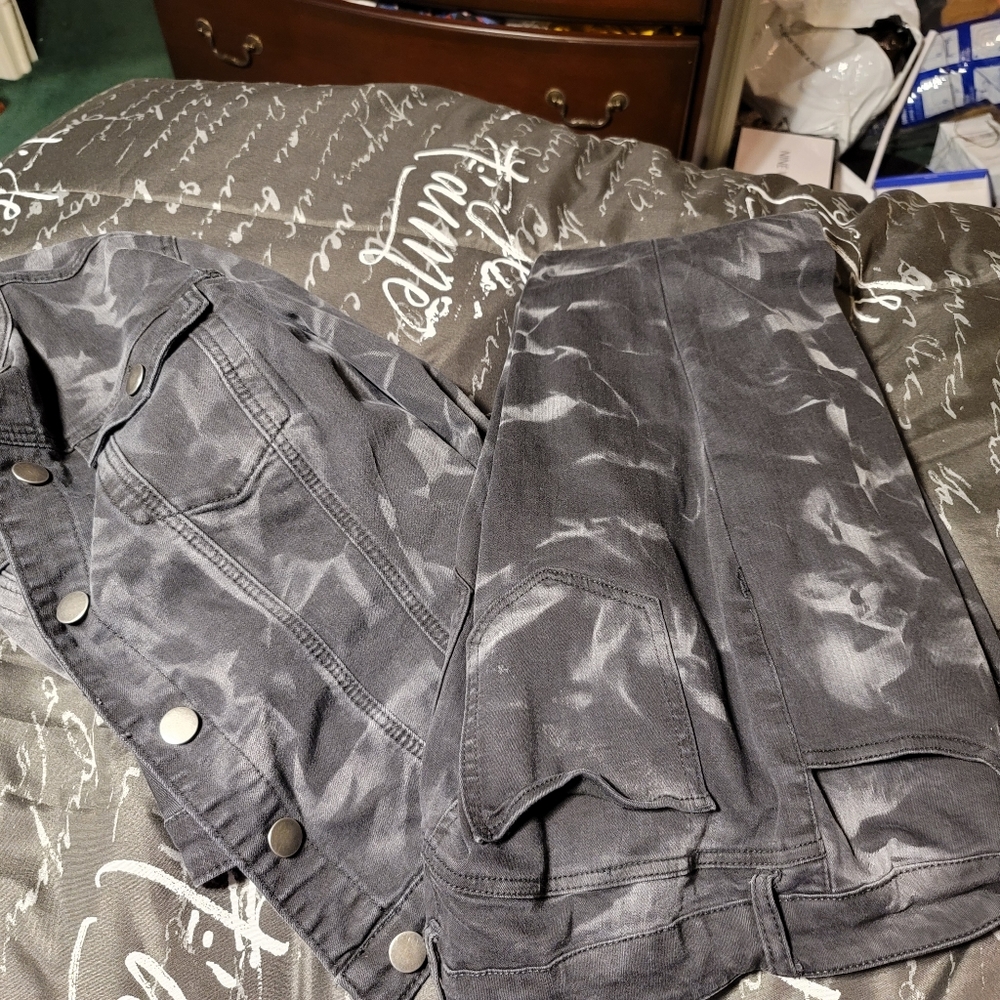 Black and grey jean suit jacket is a large pants are 10